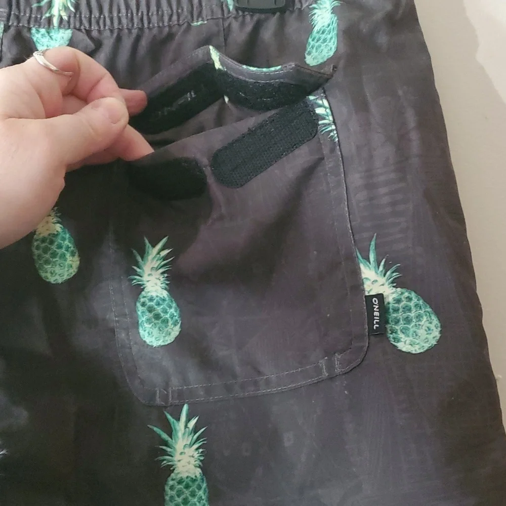 NWT Mens O'neill Pinnapple Swim Trunks Size Medium Unlined Grey Novelty Print
